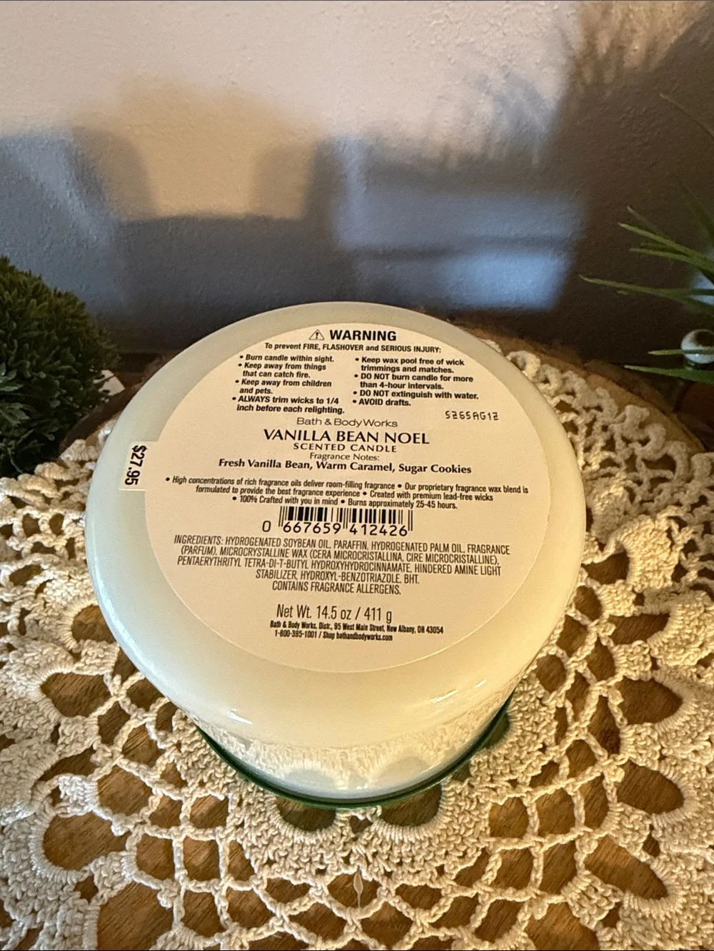 Bath & Body Works Vanilla Bean Noel Candle — Green & White - Picture 4 of 4